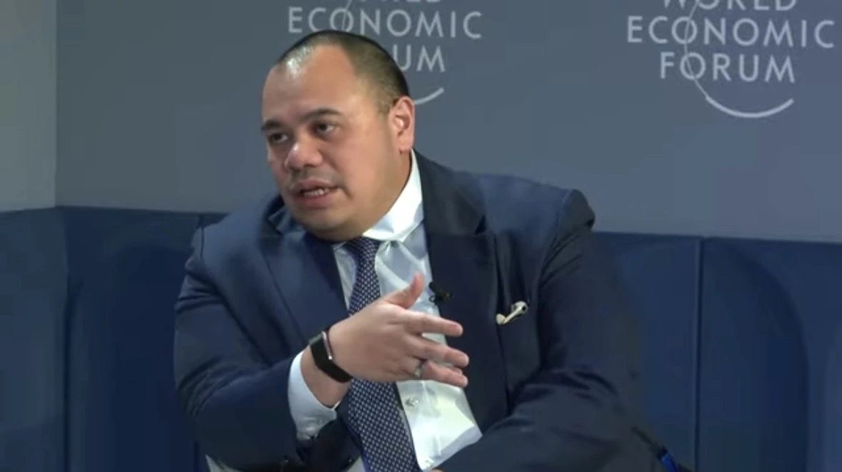 Chief Investment Officer Danantara Indonesia, Pandu Patria Sjahrir, berbicara dalam sesi diskusi di (WEF) 2026 di Davos, Swiss, membahas arah investasi Danantara dan strategi penempatan modal Indonesia di tengah dinamika ekonomi global. Foto: Tangkapan Layar YouTube World Economic Forum.