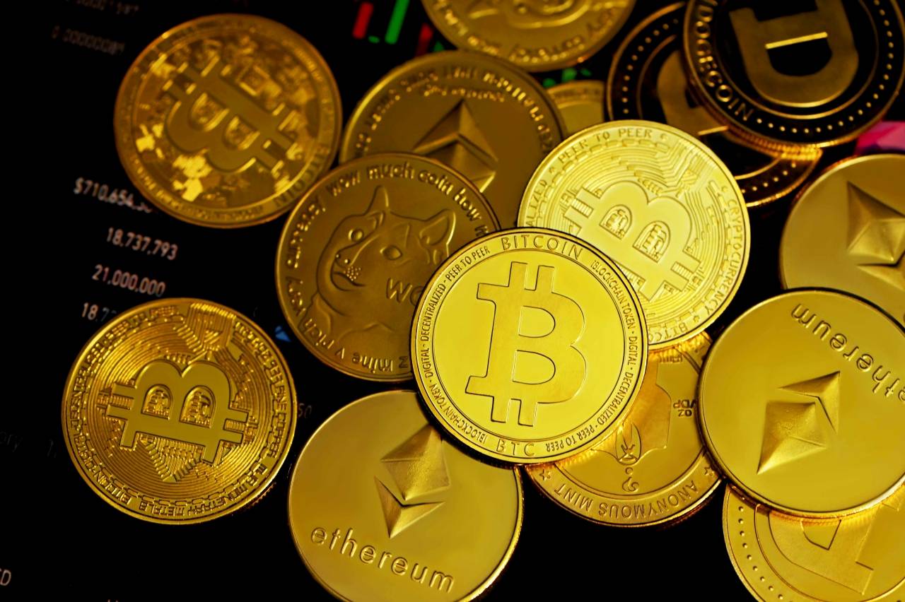 Ilustrasi: Koin-koin mata uang kripto (Foto: Unsplash)