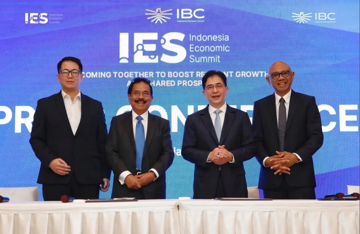 Jajaran pimpinan Indonesian Business Council (IBC) saat konferensi pers Indonesia Economic Summit (IES) 2026 di Jakarta. IES 2026 akan digelar pada 3–4 Februari 2026 dan menjadi forum dialog reformasi ekonomi serta penguatan daya saing Indonesia di tengah tantangan global. Foto: IG @indonesiaeconomicsummit