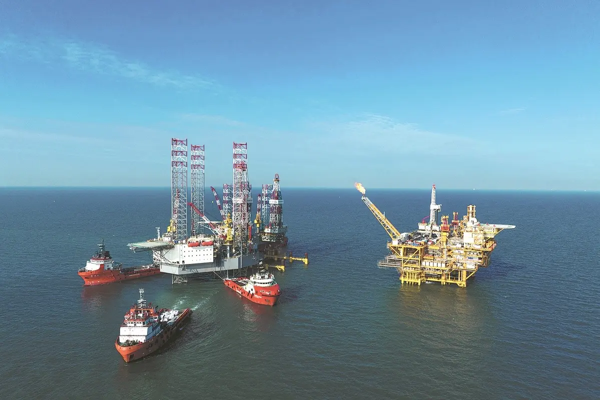 Harga minyak dunia menguat dipicu badai dingin di AS, penurunan stok, dolar melemah, dan ketegangan geopolitik global yang membayangi pasokan energi. Foto: Xinhua