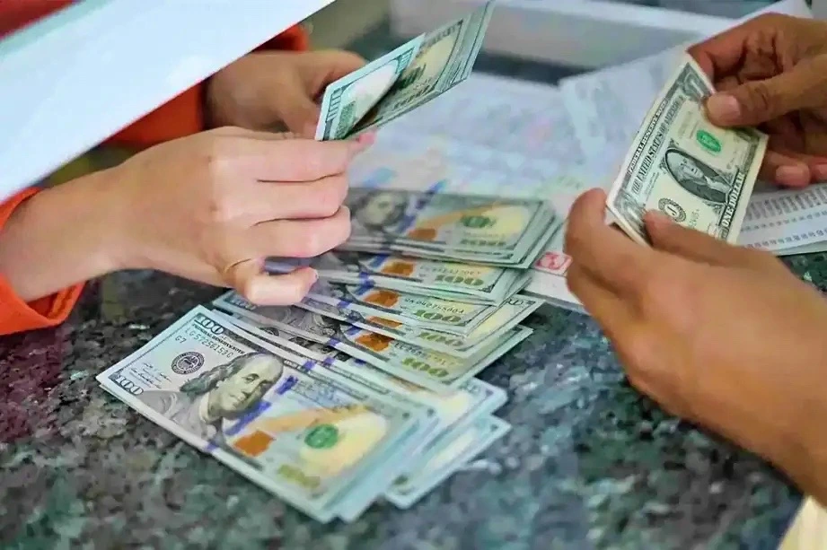 The Fed menahan suku bunga di 3,6 persen karena inflasi AS belum turun ke target, meski ekonomi tumbuh kuat dan tekanan politik meningkat. Foto: Dok. KabarBursa.com