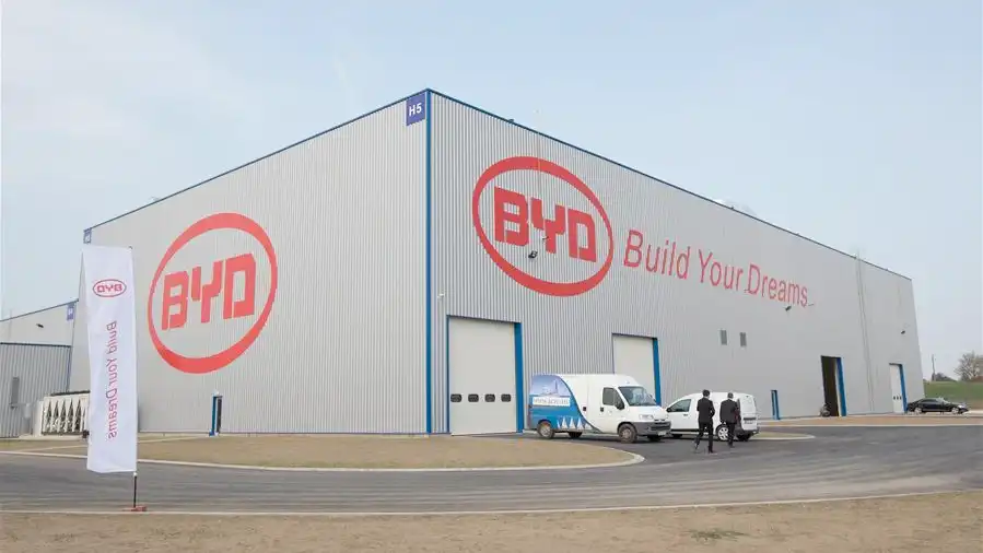 Pabrik baterai BYD di Vietnam. Foto: Carnewschina.