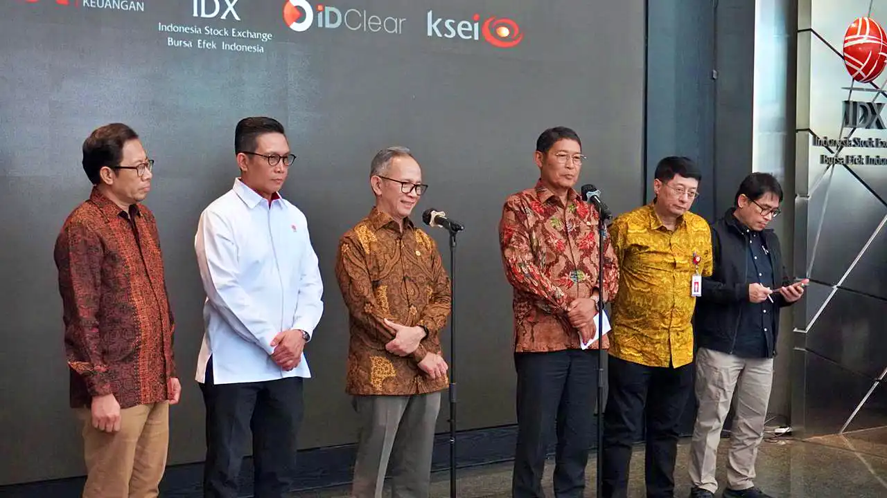 Dewan Komisioner Otoritas Jasa Keuangan (OJK) dan direksi Bursa Efek Indonesia (BEI) di Gedung BEI Jakarta Selatan, Jumat, 30 Januari 2026. (Foto: KabarBursa/Desty Luthfiani)
