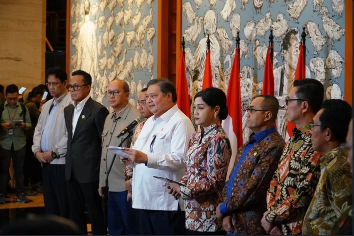 Pemerintah memastikan pasar modal tetap stabil di tengah transisi OJK dan BEI, dengan pengawasan berjalan normal dan reformasi untuk jaga kepercayaan investor. Foto: Dok. Instagram @airlanggahartarto_official