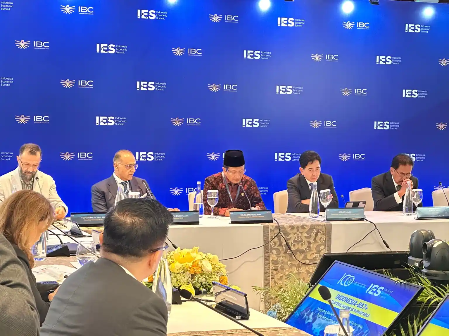 Menteri Agama Nasaruddin Umar (tengah) berbicara dalam sesi Multilateral Business Roundtable B57+ pada Indonesia Economic Summit (IES) 2026 di Hotel Shangri-La, Jakarta Pusat, Rabu, 4 Februari 2026. Foto: Alpin Pulungan/KabarBursa.