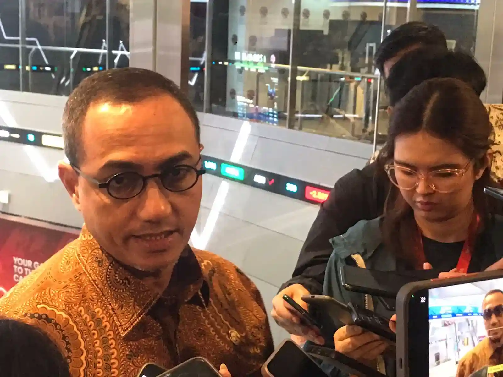 Pejabat Sementara (Pjs) Kepala Eksekutif Pengawas Pasar Modal, Keuangan Derivatif, dan Bursa Karbon OJK, Hasan Fawzi di Gedung BEI, Jakarta pada Senin, 9 Februari 2026. Desty Luthfiani/KabarBursa.com