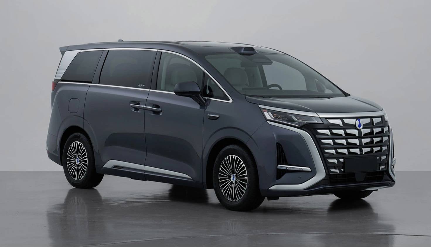Denza D9 versi terbaru sudah terungkap. Desain, fitur hingga performa ditingkatkan. Foto: MIIT China