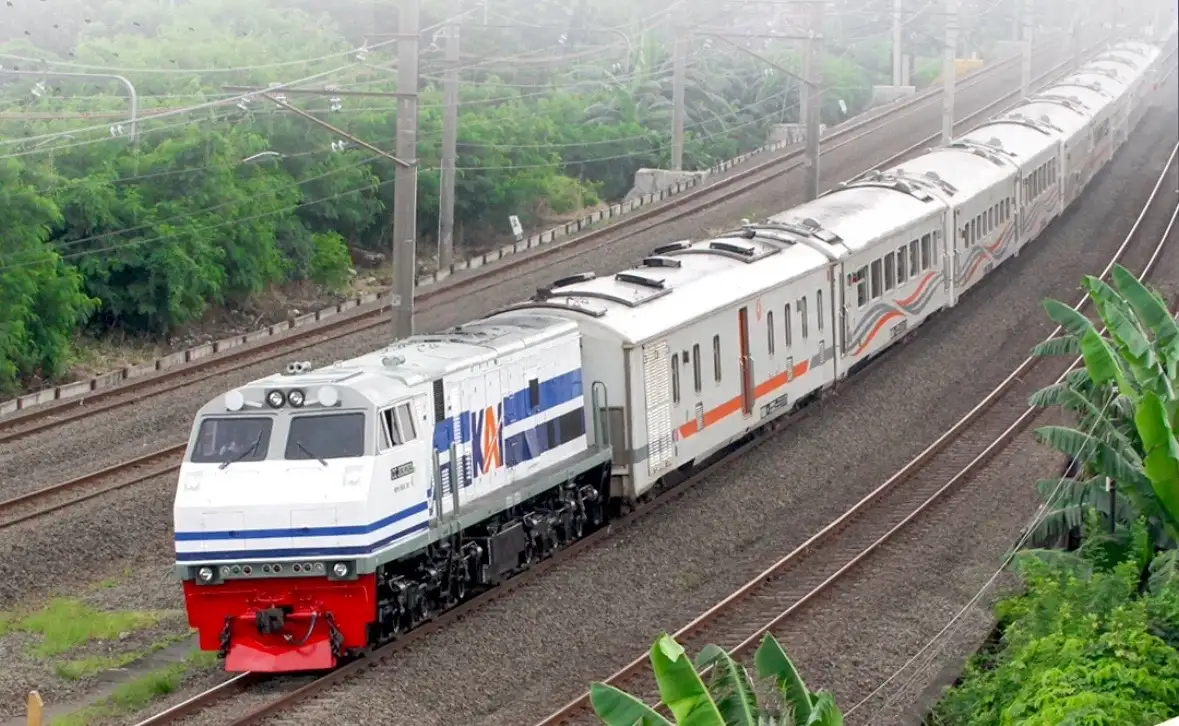 KAI menyediakan 1,2 juta kursi dengan diskon 30 persen untuk mudik Lebaran 2026. Tiket kereta tambahan mulai dijual 11 Februari melalui kanal resmi. Foto: IG @kai121_