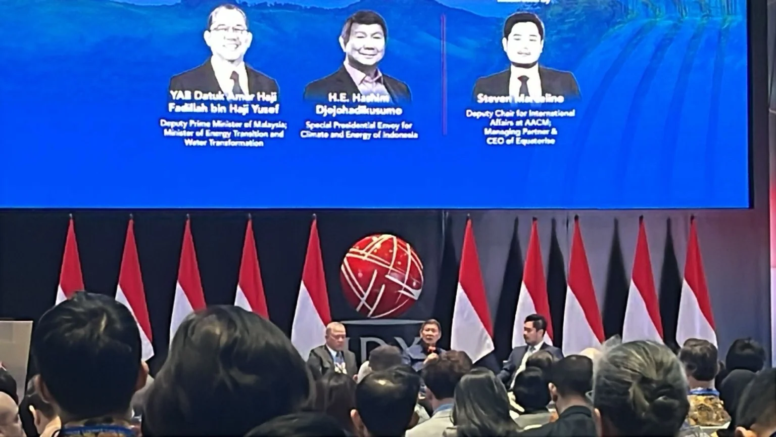 Utusan Khusus Presiden RI Bidang Iklim dan Energi Hashim Djojohadikusumo (tengah) berbicara dalam ASEAN Climate Forum di Main Hall Bursa Efek Indonesia, Jakarta, Rabu, 11 Februari 2026. Foto: Desty Luthfiani/KabarBursa.com.