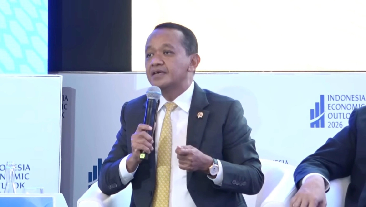 Menteri Energi dan Sumber Daya Mineral (ESDM) Bahlil Lahadalia menyampaikan paparan perihal strategi transisi energi dan penguatan hilirisasi dalam forum Indonesia Economic Outlook 2026 di Wisma Danantara, Jakarta Selatan, Jumat, 13 Februari 2026. Foto: Tangkapan layar YouTube Perekonomian RI/KabarBursa.