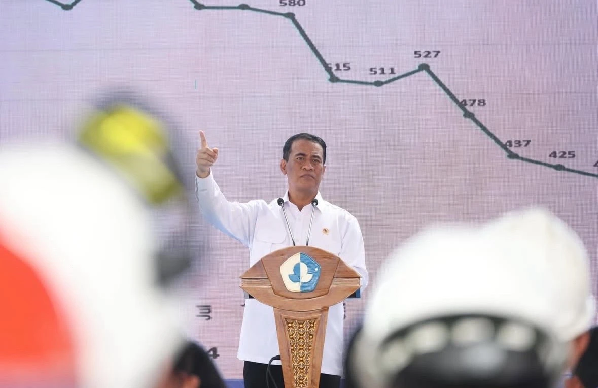 Amran klaim deregulasi 547 aturan di Kementan mempercepat swasembada pangan lewat distribusi pupuk lebih cepat, efisiensi biaya, dan modernisasi pertanian. Foto: IG @a.amran_sulaiman