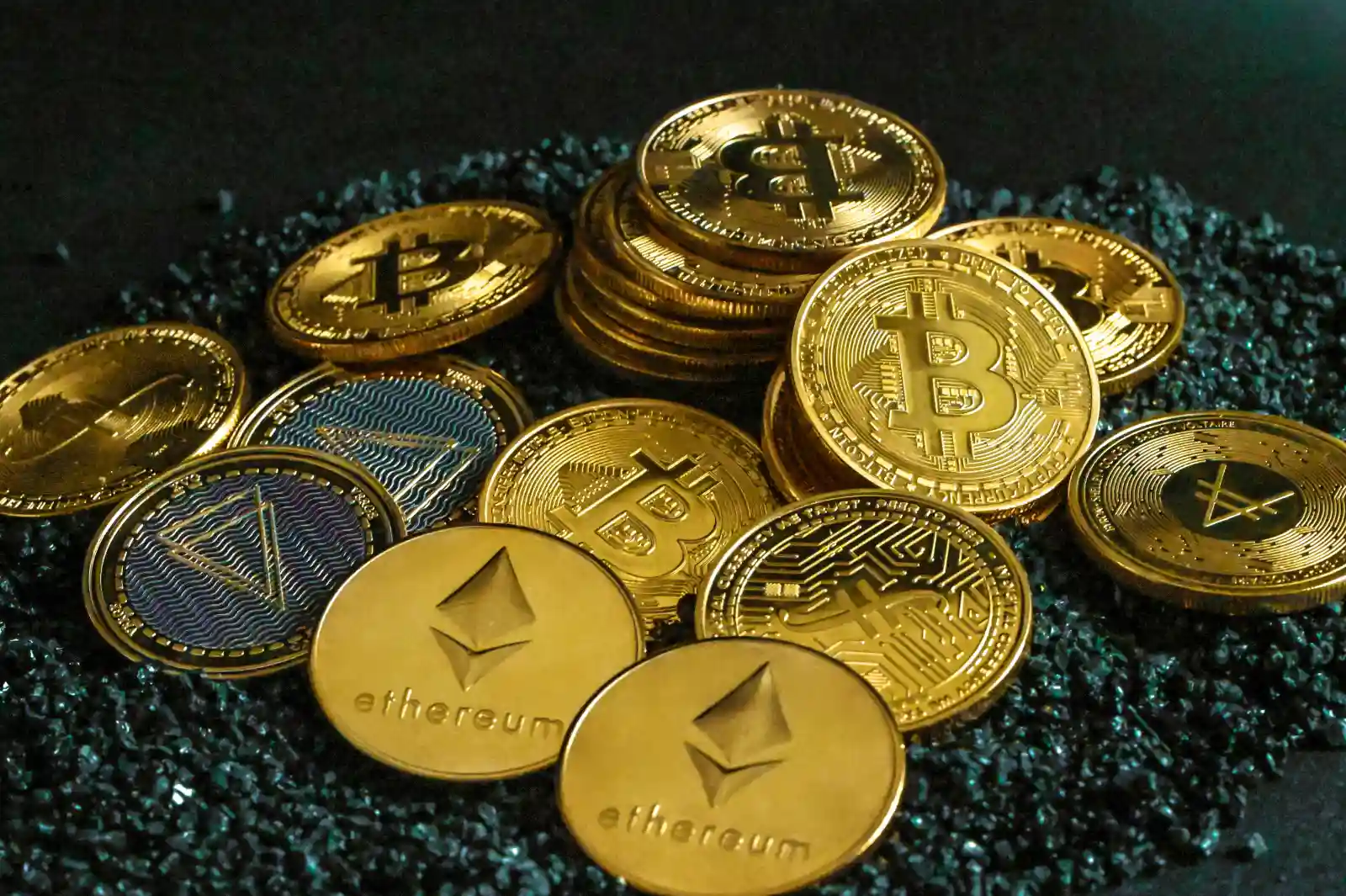 Ilustrasi: Koin-koin mata uang kripto (Foto: Unsplash)