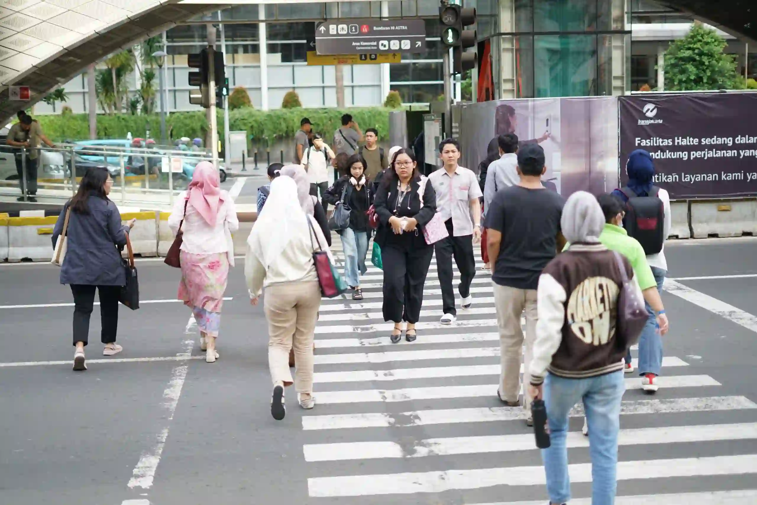 Ilustrasi Pekerja di Kawasan Sudirman. Foto: Dok KabarBursa.com