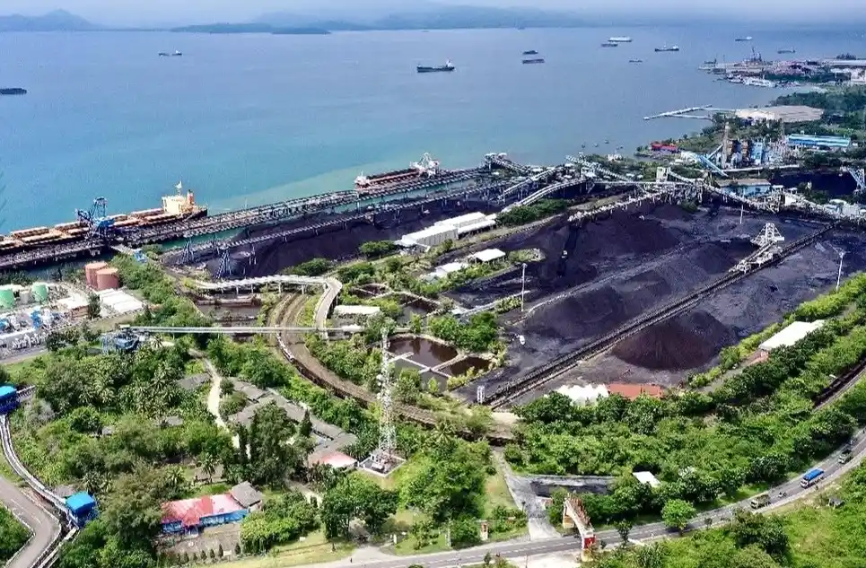 CERAH mendukung pengurangan produksi batu bara dan mengajak pemerintah untuk mempercepat transisi energi terbarukan sebagai langkah jangka panjang. Foto: Dok. IG @rmke.official.