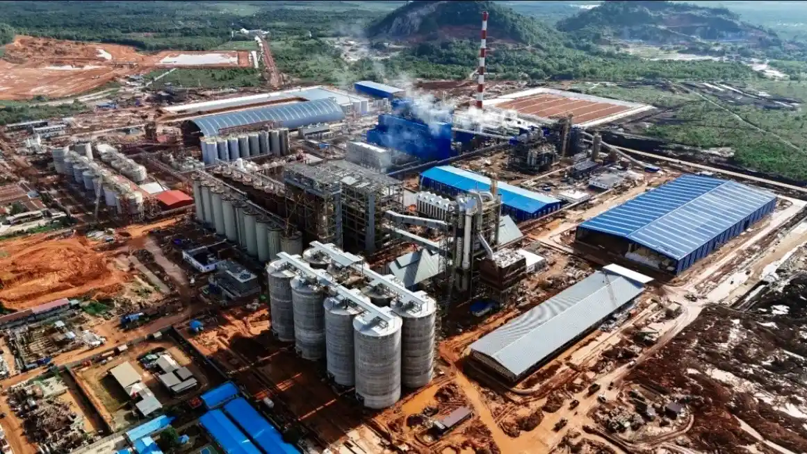 Fasilitas Smelter Grade Alumina Refinery (SGAR) milik PT Borneo Alumina Indonesia di Mempawah, Kalimantan Barat. Anak usaha PT INALUM dan PT ANTAM Tbk ini tengah menyiapkan pengembangan SGAR Fase 2 untuk meningkatkan kapasitas produksi alumina nasional dan memperkuat ekosistem hilirisasi aluminium. Foto: Dok. PT BAI
