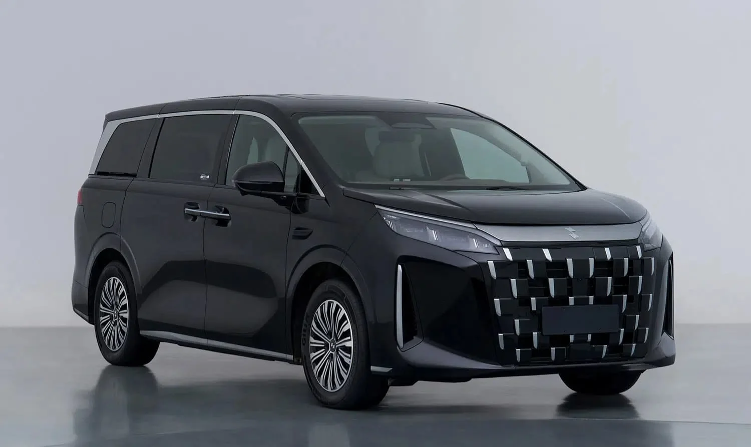 Inilah BYD Linghui M9, MPV PHEV yang akan dijual untuk bisnis taksi online di China. Foto: dok. MIIT China