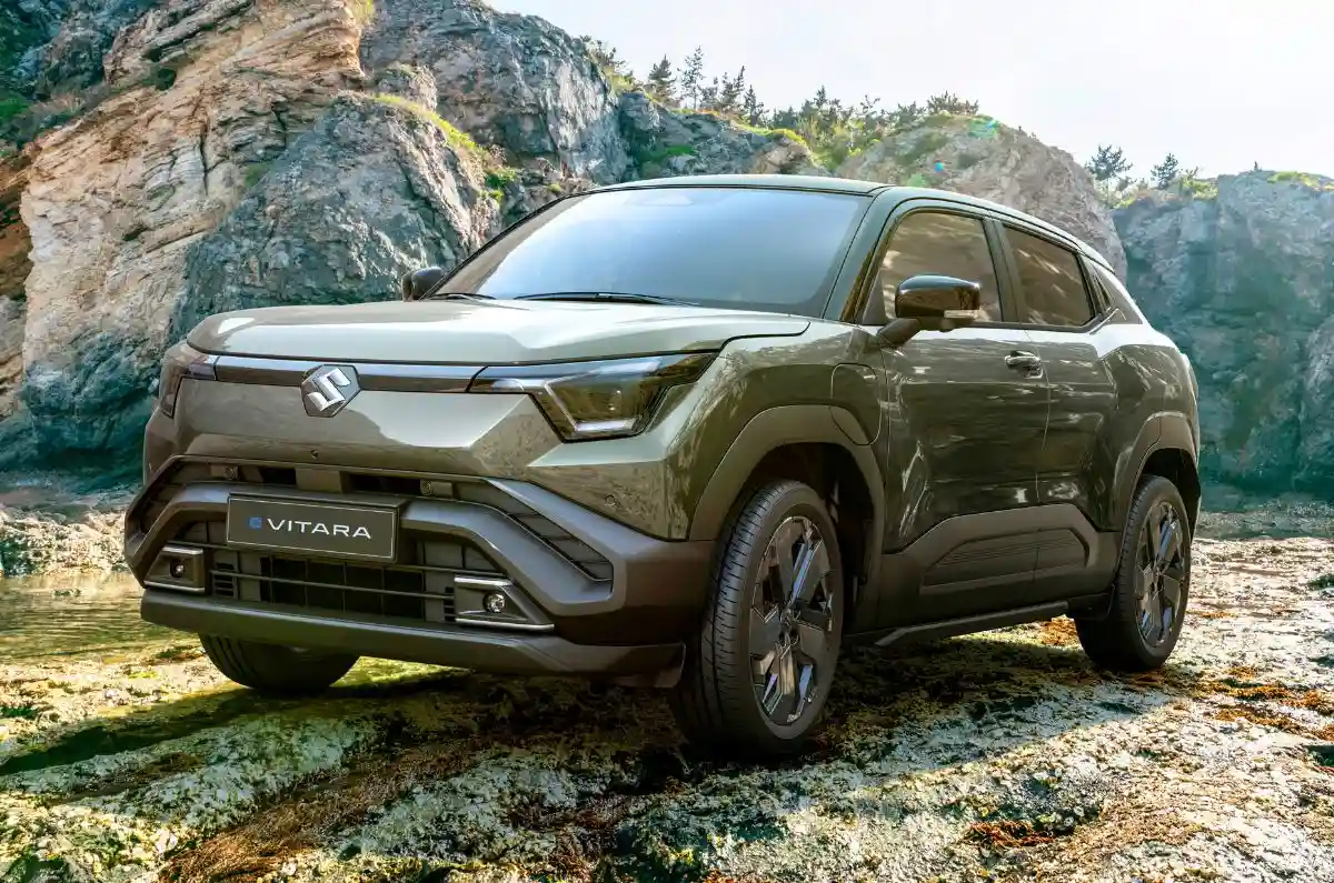 Di RI mulai Rp755 juta, Suzuki e Vitara di India cuma dijual Rp300 jutaan. Berikut perbandingan harganya. Foto: Autocar India