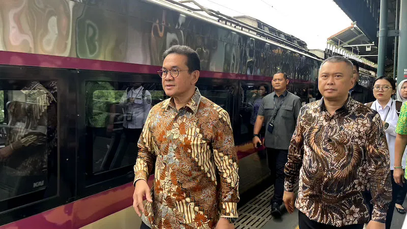 Menteri Perhubungan Dudy Purwagandhi memantau kesiapan angkutan lebaran. Foto: KabarBursa.com/Nur Nadiyah.