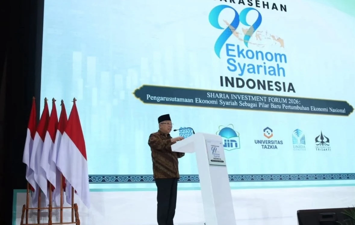 Wakil Presiden ke-13 K.H. Ma’ruf Amin menyampaikan pidato kunci dalam Sarasehan 99 Ekonom Syariah Indonesia pada Sharia Investment Forum 2026 di Jakarta, Selasa 24 Februari 2026. Ma'ruf menekankan pengarusutamaan ekonomi syariah sebagai pilar baru pertumbuhan ekonomi nasional. Foto: IG @kyai_marufamin.