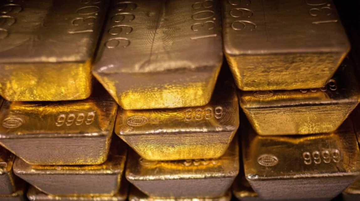 JP Morgan menaikkan proyeksi harga emas ke USD4.500 dan mempertahankan target USD6.300 pada 2026 di tengah permintaan bank sentral. Foto: Financial Times