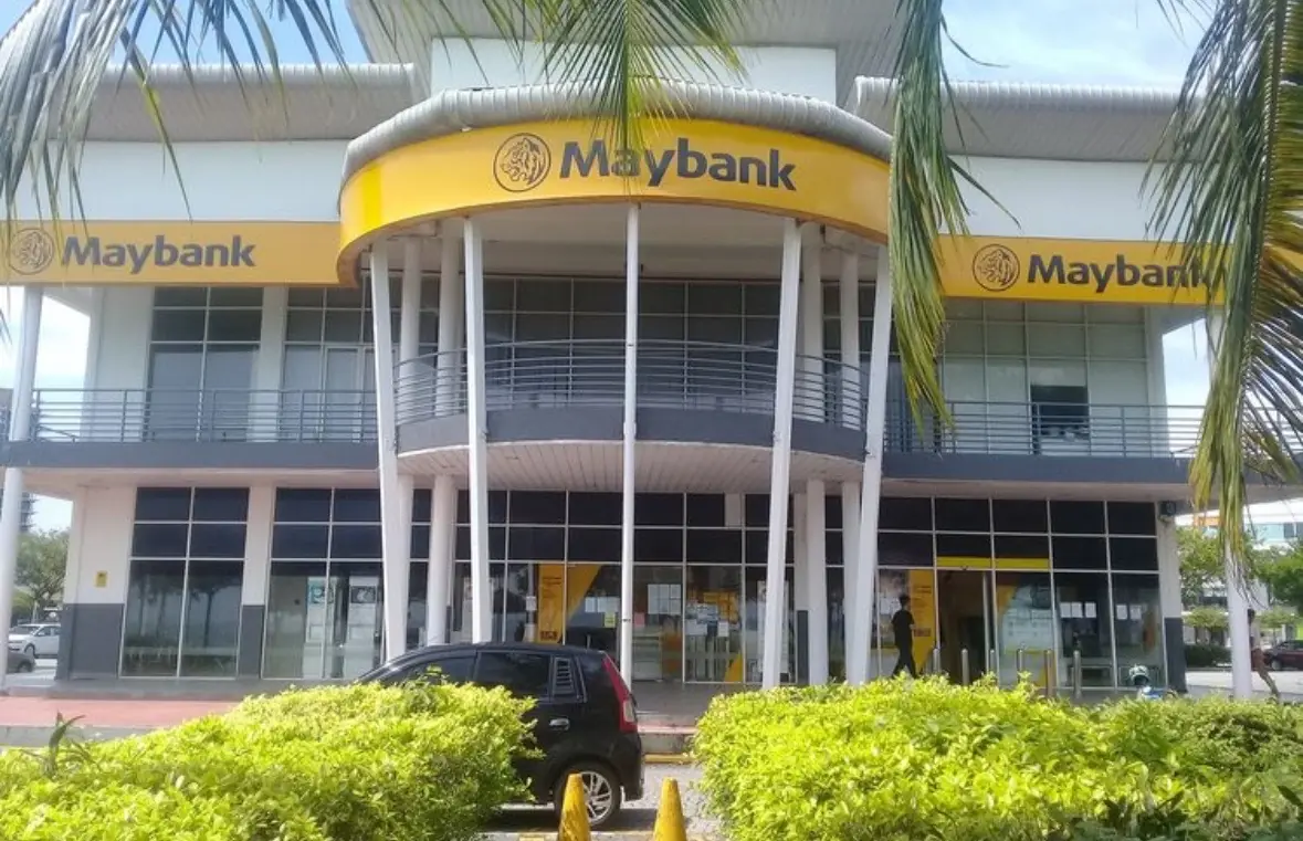 Laba sebelum pajak Maybank Indonesia naik 38,9 persen menjadi Rp2,22 triliun pada 2025, ditopang efisiensi biaya, penurunan provisi, dan kualitas aset yang membaik. Foto: Dok. Wikimedia Commons
