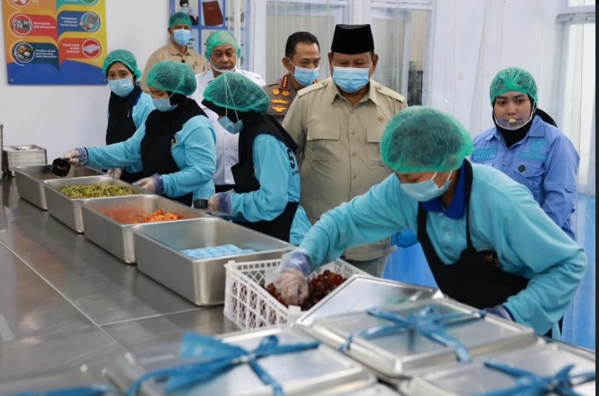 Survei Adidaya Institute menyebut program stabilisator sosial penting menjaga pertumbuhan ekonomi Prabowo agar tidak memicu inflasi dan ketimpangan. Foto: IG @presidenrepublikindonesia