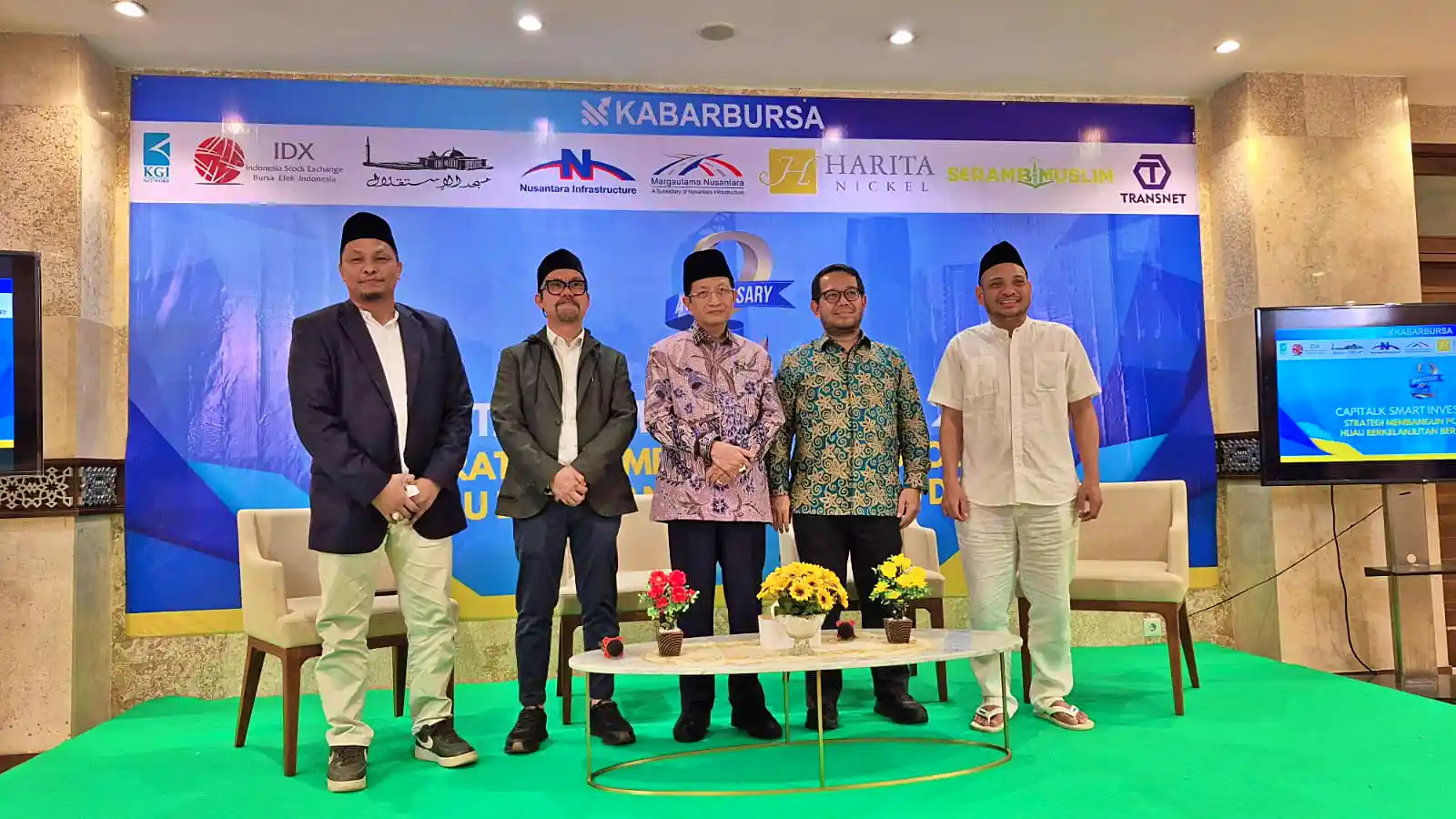 Menteri Agama sekaligus Imam Besar Masjid Istiqlal Nasaruddin Umar bersama Komisaris Utama Kabar Bursa Indonesia Eka Sastra, CEO Kabar Bursa Indonesia Upi Asmaradhana, dan Kepala Divisi Pasar Modal Syariah BEI Irwan Abdalloh di Capitalk Smart Investor 2026 di Masjid Istiqlal, Jakarta Pusat, Jumat, 27 Februari 2026. (Foto: Kabarbursa.com/Syahrianto)
