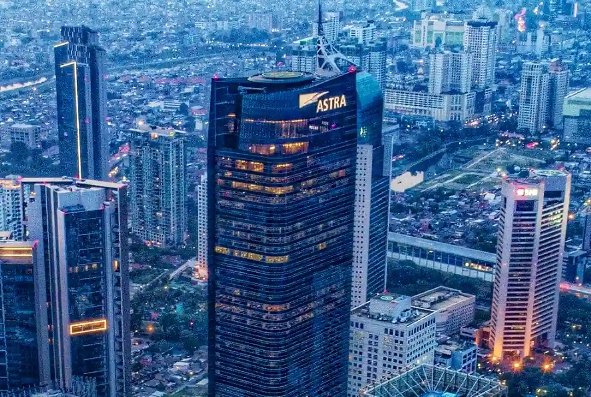 Kiwoom menilai efisiensi mulai berdampak pada margin ASII di akhir 2025. Profitabilitas membaik dan risiko downside dinilai terbatas. Foto: IG @gadingdronepilots.