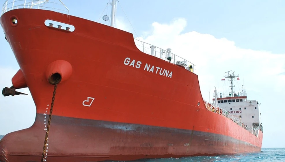 MT Gas Natuna, kapal tanker tipe pressurised berbendera Indonesia dengan kapasitas 3.451 meter kubik milik BULL. Lonjakan tarif LNG akibat potensi penutupan Selat Hormuz dapat menjadi katalis bagi emiten tanker LNG domestik. Foto: Dok. BULL