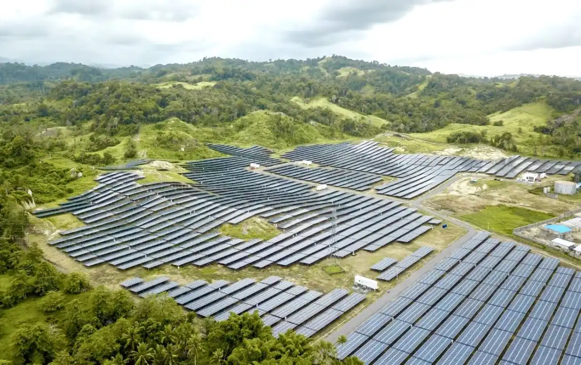 Investasi USD1,4 miliar atau Rp23,6 triliun masuk ke proyek PLTS Indonesia. Pabrik berkapasitas 50 GW akan mempercepat pembangunan energi surya nasional. Foto: Dok. Kementerian ESDM