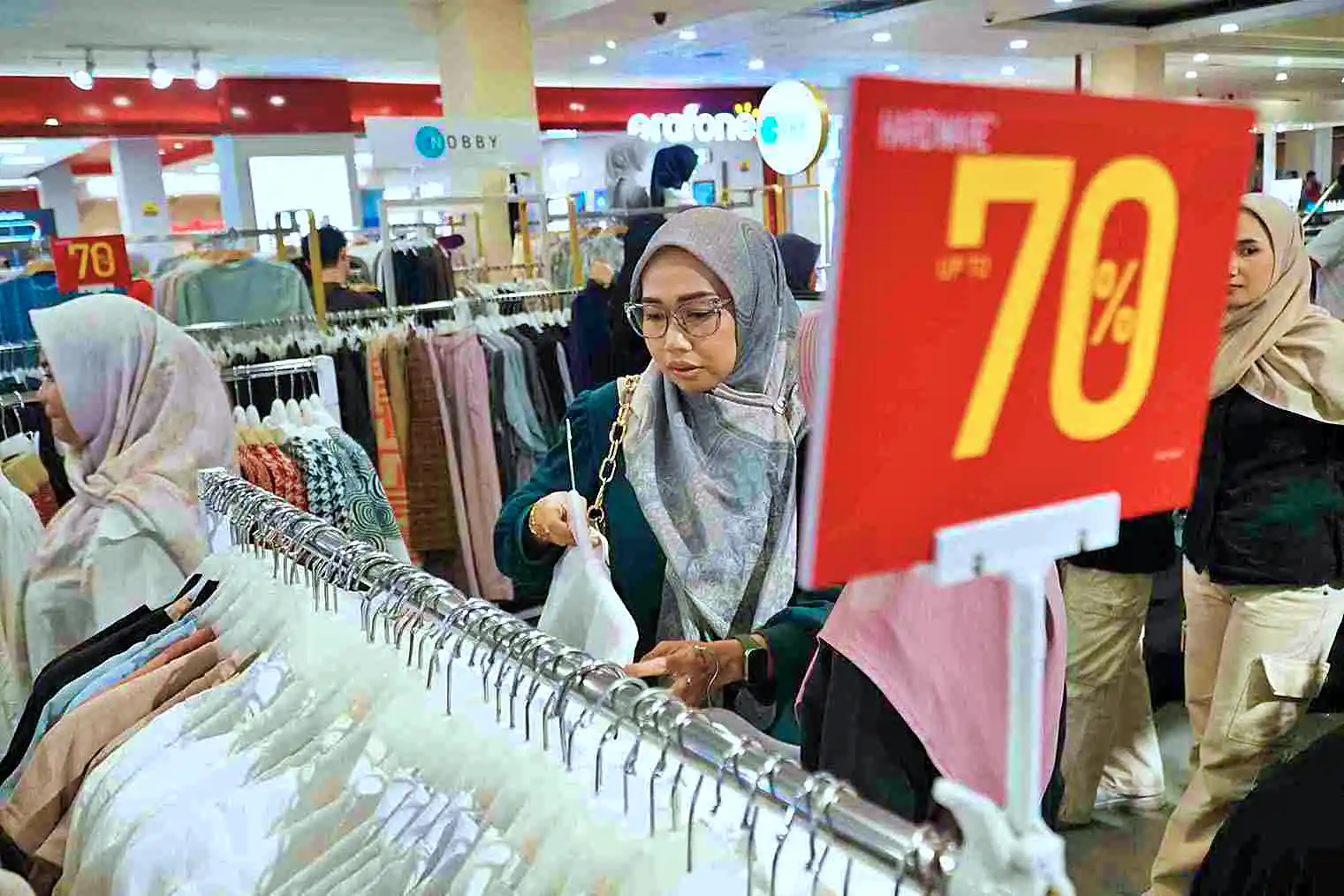 Ilustrasi: Suasana belanja di sebuah pusat perbelanjaan di Jakarta. (Foto: Dok. Kabarbursa.com)