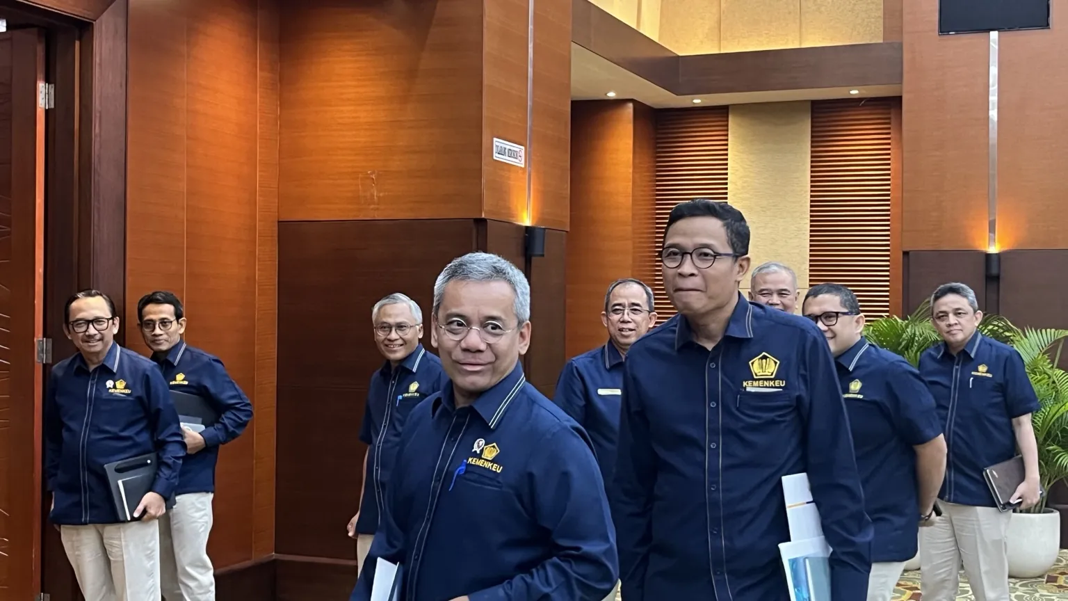 Suahasil Nazara menyebut penindakan rokok ilegal oleh Bea Cukai naik 118 persen pada awal 2026. Operasi dilakukan untuk menjaga penerimaan negara dari cukai. Foto: Nur Nadiyah/KabarBursa
