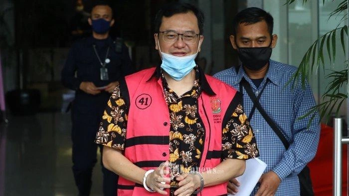 OJK melarang Benny Tjokrosaputro beraktivitas di pasar modal seumur hidup terkait pelanggaran laporan keuangan IPO PT Bliss Properti Indonesia. Foto: Dok. Kejaksaan Agung