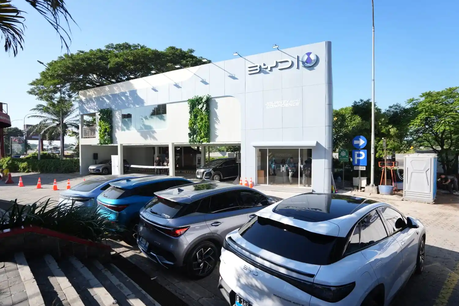 BYD hadirkan program pendukung pengguna mobil listrik untuk mudik Lebaran. Catat layanan dan tanggalnya. Foto: dok. BYD Motor Indonesia