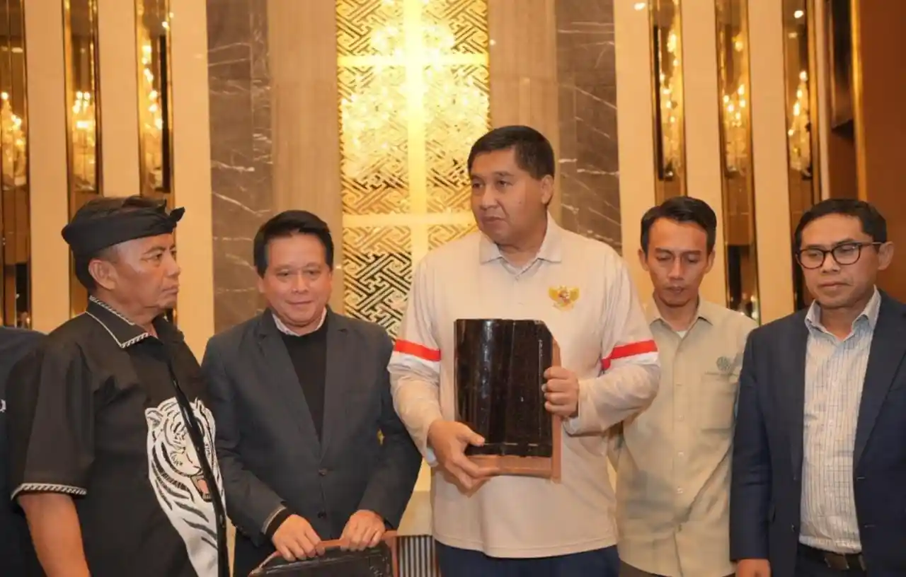 Ilustrasi program Gentengisasi Prabowo dongkrak permintaan, pengrajin di Majalengka raup omzet ratusan juta dan didukung KUR BRI. Foto: dok. BRI
