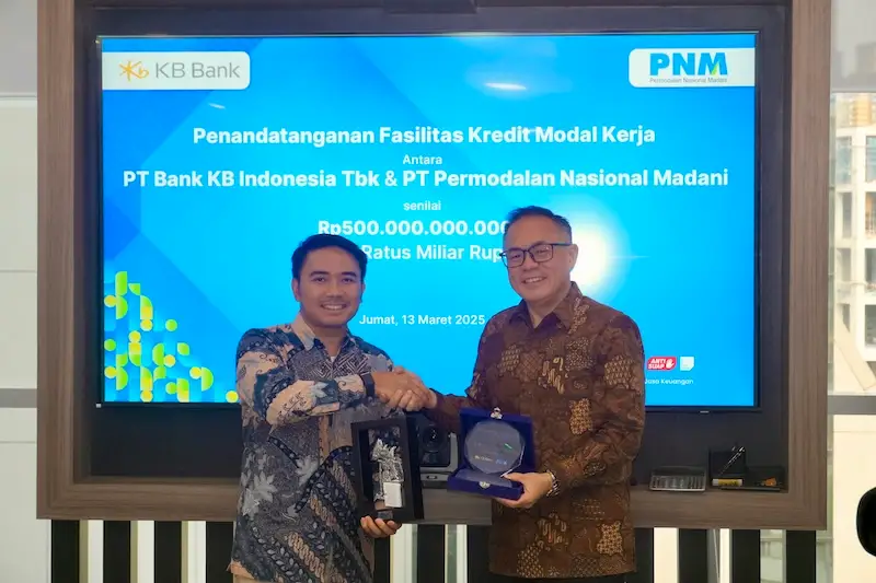 Penyaluran dana ke PNM untuk pendanaan modal mikro. Foto: dok KB Bank
