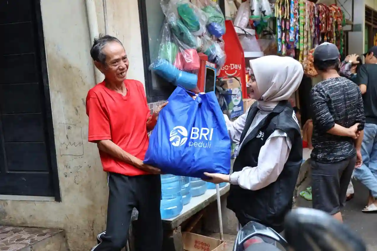 BRI salurkan 279 ribu 0aket sembako dan santuni 8.500 anak yatim selama Ramadan 2026. Foto: dok. BRI