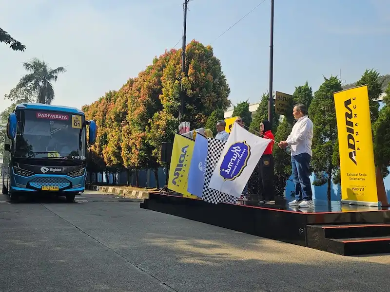 Adira Finance berangkatkan 300 orang mudik gratis lewat KURMA 2026. Foto: dok. Adira Finance