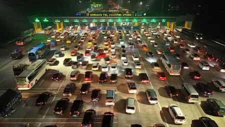  Gerbang Tol (GT) Cikampek Utama. Angka ini jauh melampaui volume normal yang hanya berada di kisaran 344.067 kendaraan