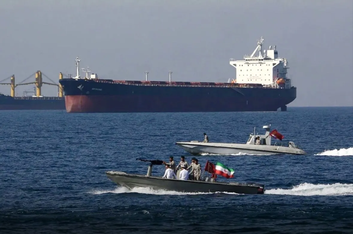 Kegagalan Barat di Laut Merah jadi peringatan saat menghadapi Selat Hormuz, jalur vital energi dunia yang kini terancam konflik Iran. Foto: IG @healthandwealthleague
