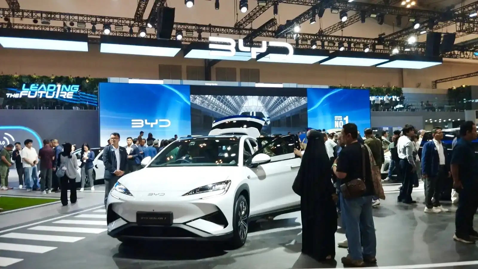 ISEAI soroti dominasi mobil listrik China di RI yang membuka peluang investasi, namun juga memicu risiko ketergantungan industri nasional. Foto: Harun Rasyid/KabarBursa