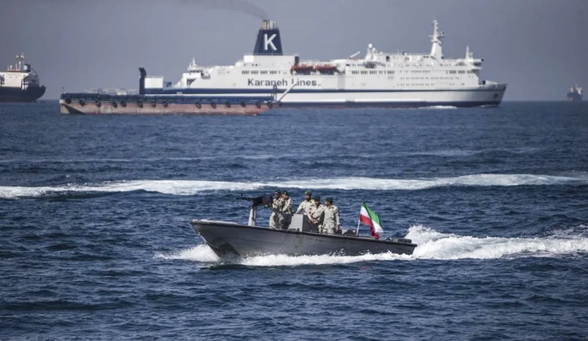 Ilustrasi: Iran terapkan sistem pos tol di Hormuz, kapal harus diverifikasi dan sebagian bayar hingga USD2 juta atau sekitar Rp33,8 miliar. Foto: Dok. Xinhua