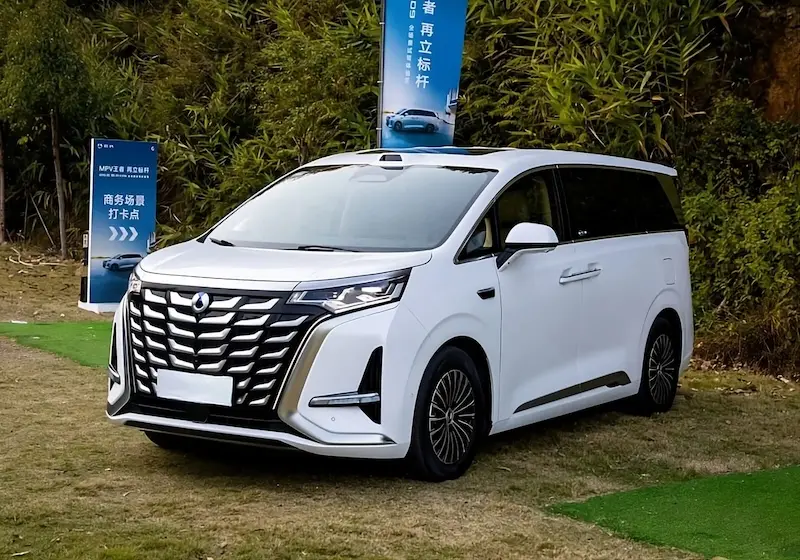 Denza D9 terbaru meluncur akhir Maret 2026. Desain tambah modern, baterai makin canggih dengan pengecasan lebih cepat. Foto: CarNewsChina
