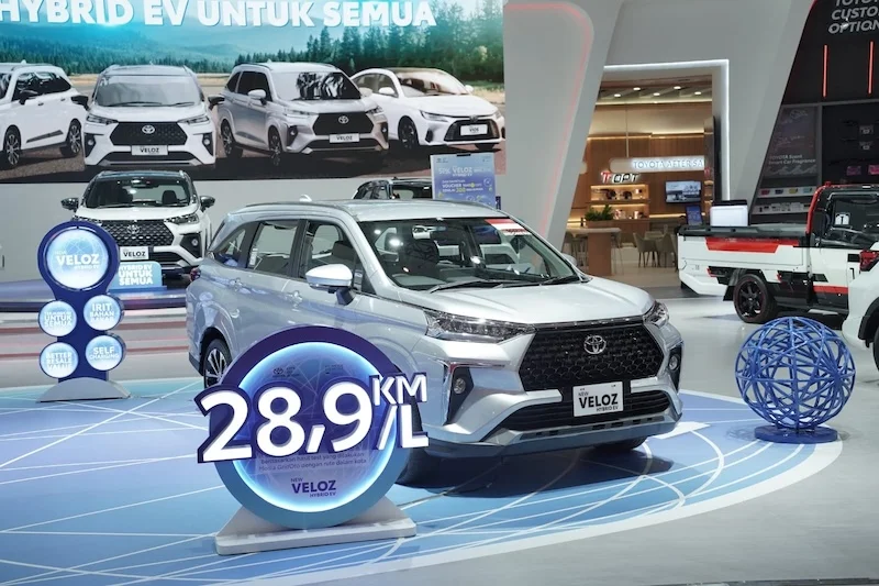 Mobil hybrid Toyota bisa rusak jika pemiliknya asal pilih BBM. Waspada engine knocking hingga turun mesin. Foto: Auto2000