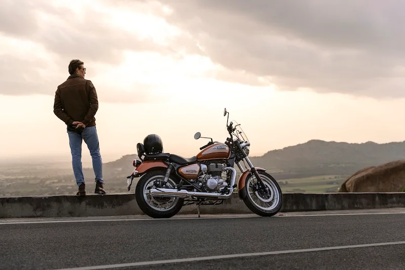 Royal Enfield Meteor 350 Sundowner Orange yang diproduksi terbatas. Foto: Royal Enfield. 