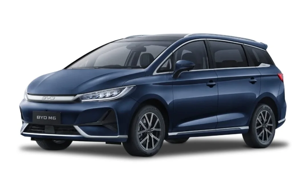 Komparasi BYD M6 vs Toyota Kijang Innova Zenix, siapa lebih menarik? Foto: BYD