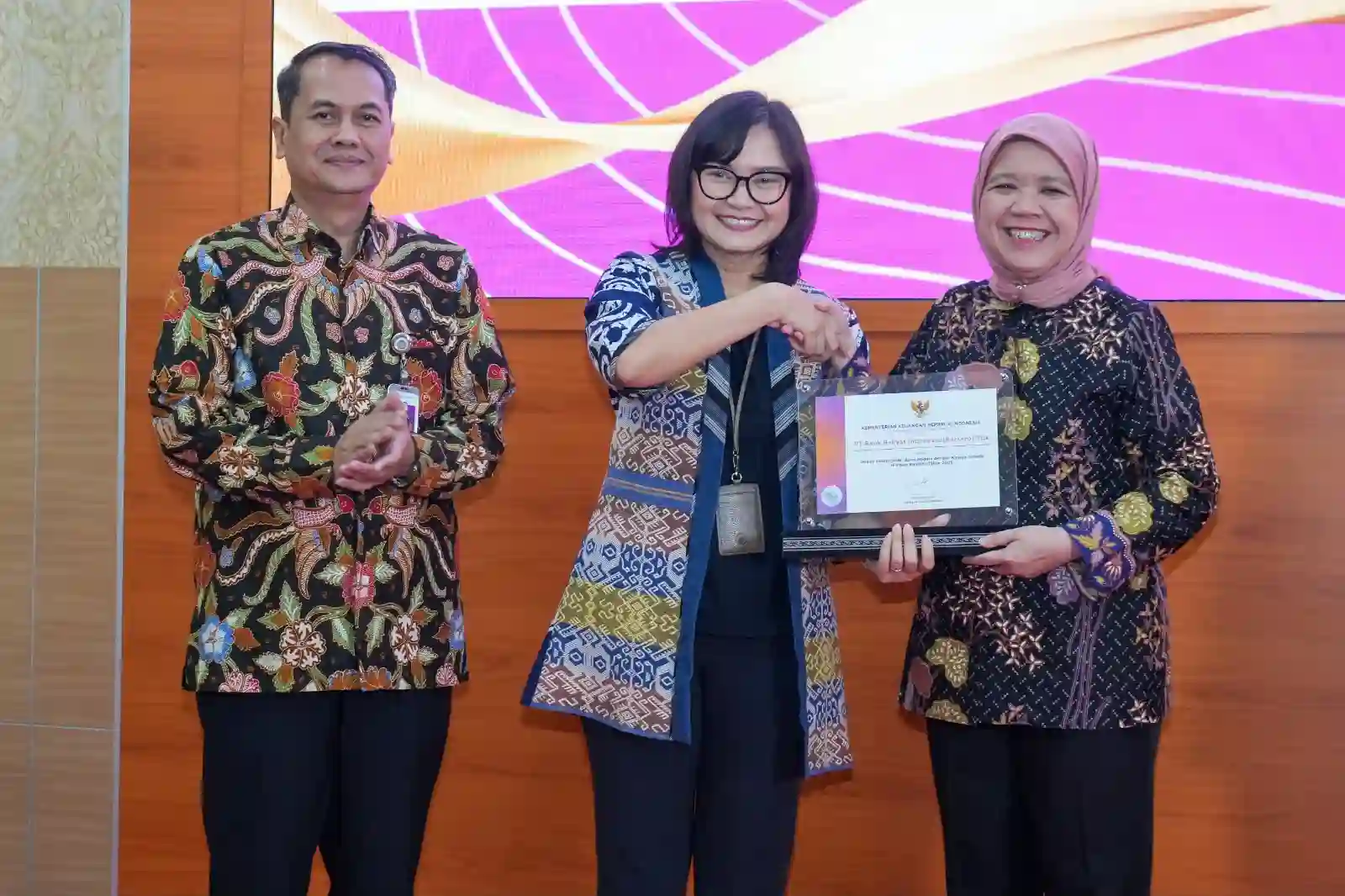 Kinerja moncer, BRI sabet tiga penghargaan SUN 2025 dari Kemenkeu. Foto: dok. BRI