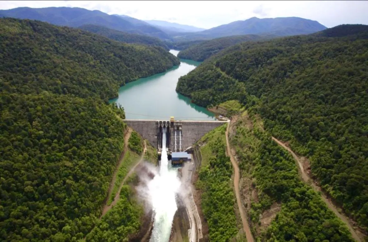Bendungan PLTA milik PT Vale Indonesia di Sorowako, Sulawesi Selatan, yang menjadi sumber utama energi bagi operasional tambang dan smelter nikel perusahaan. Foto: Dok. PT Vale Indonesia Tbk.