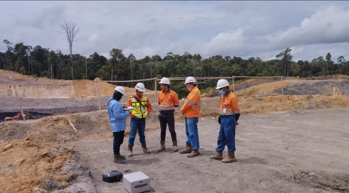 PT Petrindo Jaya Kreasi Tbk (CUAN) menemukan indikasi mineralisasi dalam eksplorasi tambang di Sumbawa. Temuan ini menjadi sinyal awal potensi cadangan, meski masih memerlukan tahap lanjutan untuk memastikan nilai ekonominya. Foto: Dok. CUAN