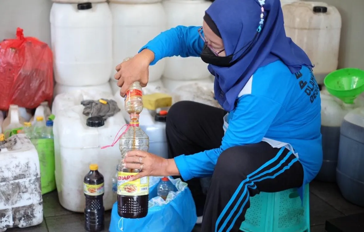 Minyak jelantah kini dilirik sebagai energi terbarukan untuk SAF. Potensinya besar, tapi ekosistem dan regulasi masih perlu diperkuat. Foto: Dok. Pertamina